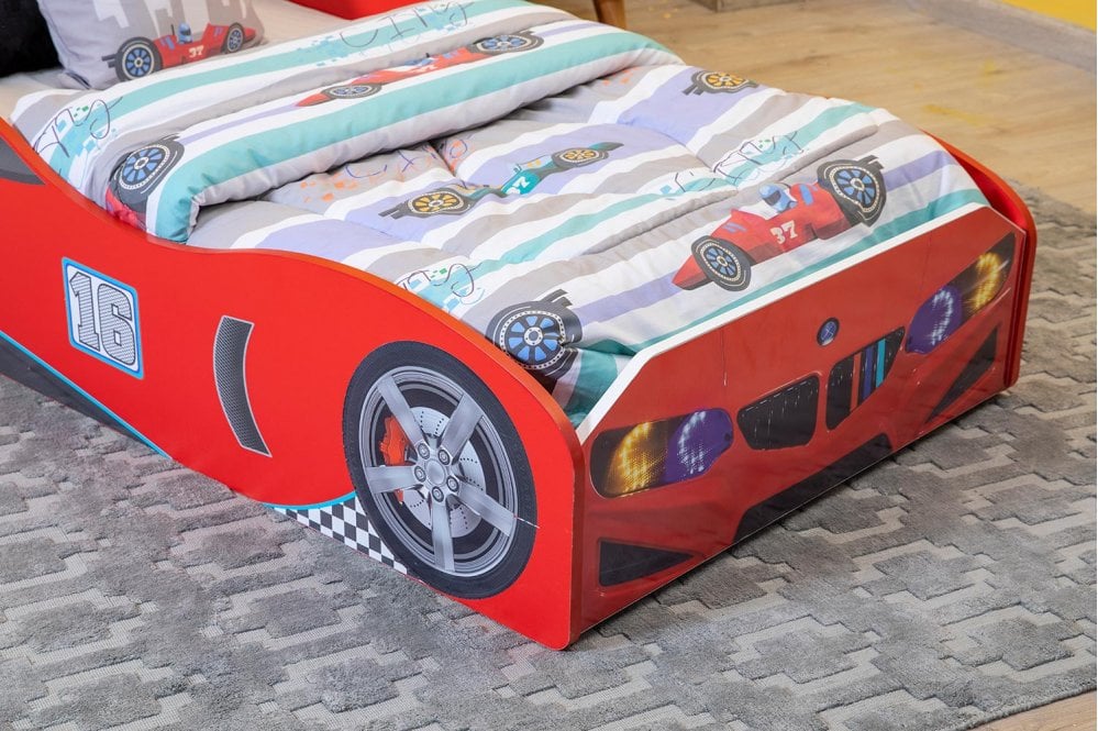 Your lil one is going to love this twin bed! This racing car bed is designed to resemble a classic race car, but don't worry: it's not just stylish.